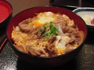 牛ふわ玉丼（すき焼 人形町 今半）