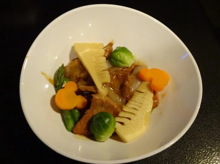 豚肉のオイスターソース炒め(ヴォルケイニア・レストラン)