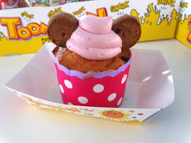 ストロベリーチョコチップマフィン(ヒューイ・デューイ・ルーイのグッドタイム・カフェ)