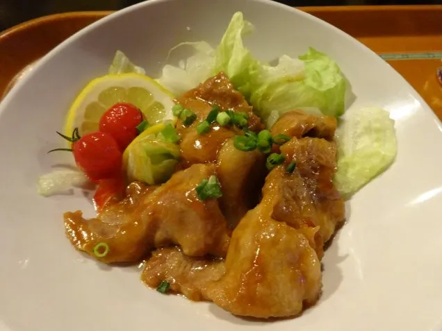 豚肉のレモンソース炒め(ヴォルケイニア・レストラン)