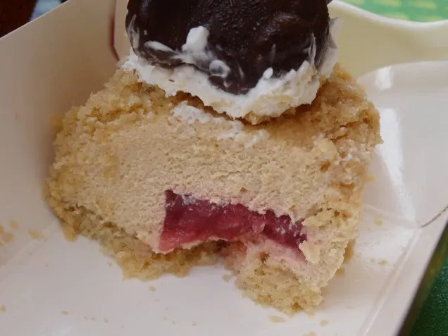 ミルクティームースケーキ 断面（マンマ・ビスコッティーズ・ベーカリー）