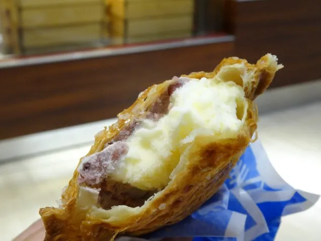 クロワッサンたい焼アイス 断面（築地銀だこ）