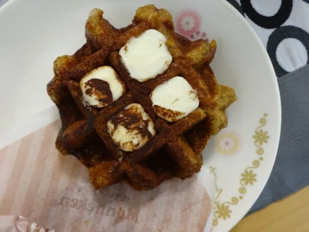 ワッフル ふんわり香るティラミス味（マネケン）