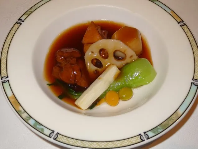 佐賀県産三瀬鶏と根菜のブラウンソース（シルクロードガーデン）