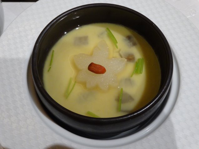 帆立貝と松茸の茶碗蒸し（花 Hana）