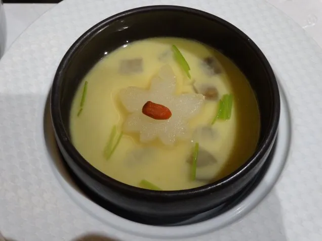 帆立貝と松茸の茶碗蒸し（花 Hana）