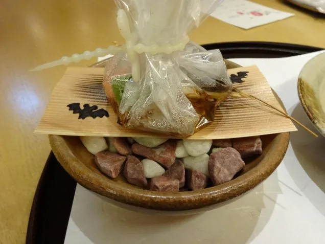 サーモンのカルタ・ファタ包み焼き（花 Hana）