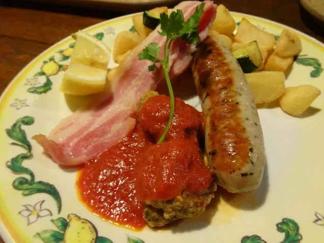 サルメリアピアット（サルシッチャ、イタリアンミートボール、パンチェッタ）（カフェ・ポルトフィーノ）