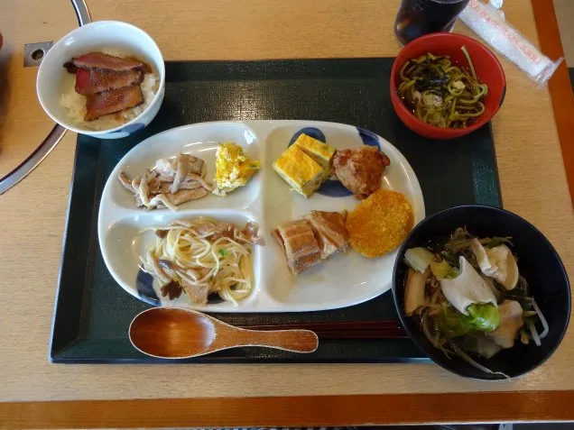 ローストビーフ丼、そば、冷菜（浜風）