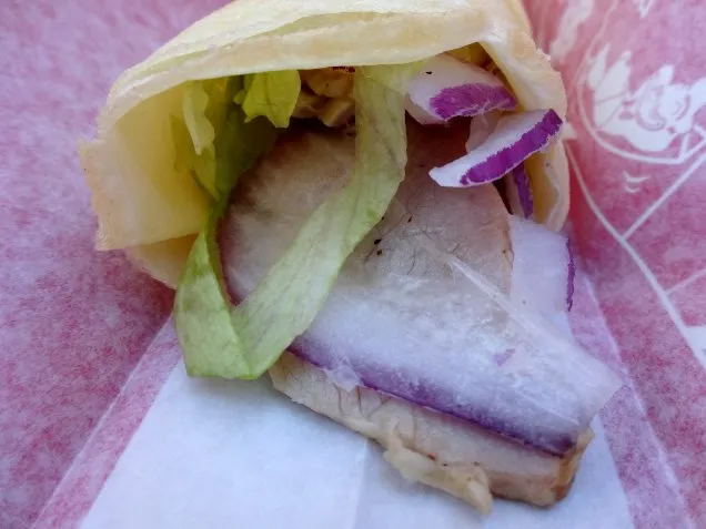 ポーク＆スパイシーポテトサラダ 口面（カフェ・オーリンズ）