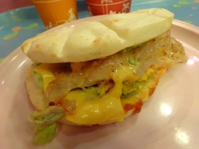 ローストチキンのトマトソースサンド（セバスチャンのカリプソキッチン）