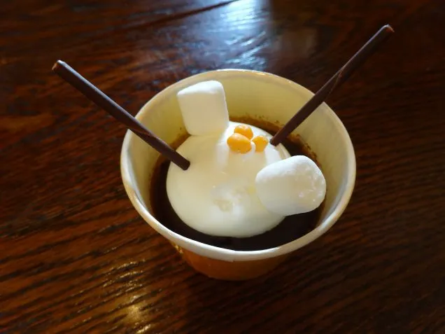 チョコレートケーキ オラフモチーフ（ザンビーニ･ブラザーズ･リストランテ）
