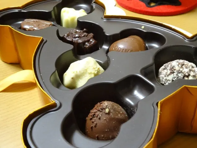 テディベア型チョコレート缶 中身（ゴディバ）