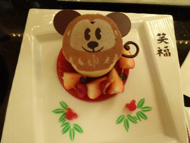 ケーキセット ダルマミッキーケーキ（ハイピリオン・ラウンジ）