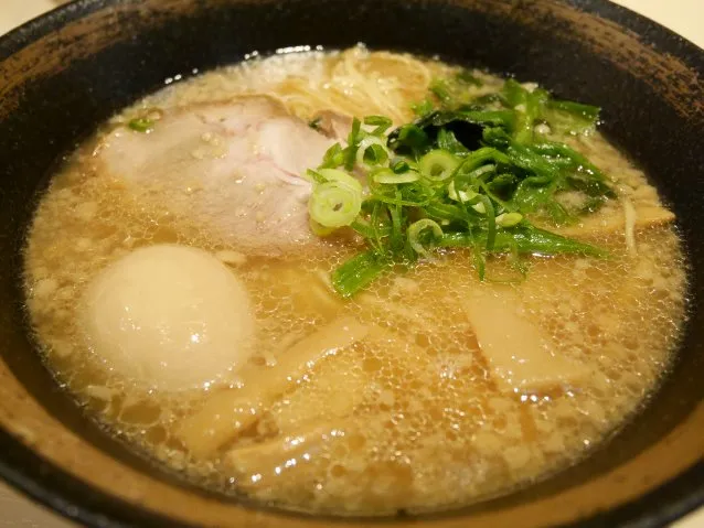 味玉豚骨醤油らーめん（真剣勝負）