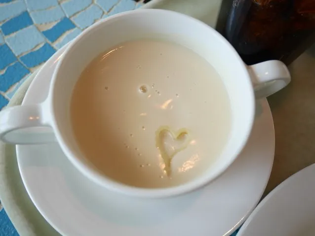 カリフラワーのクリームスープ（プラザパビリオン・レストラン）