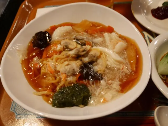シーフードの五目あんかけ焼きそば（ヴォルケイニア・レストラン）