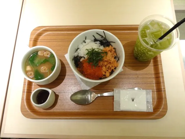いくらと鮭の親子どんぶり セット(ナナズグリーンティー)