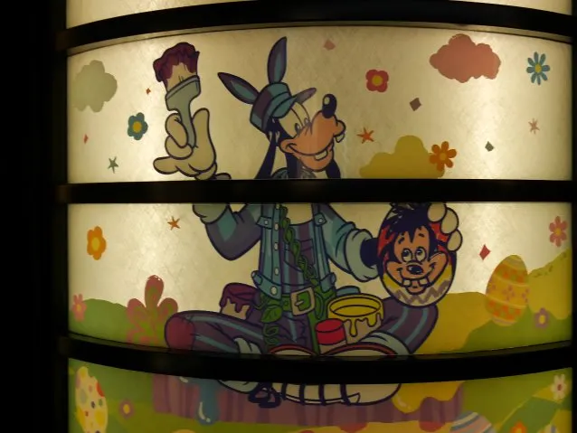 マックスのイースターエッグを塗るグーフィー（アンバサダーホテル）