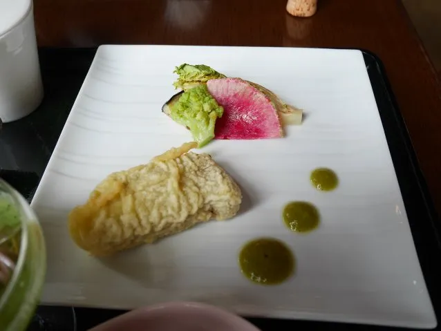 牛サーロインの衣揚げ、黄身酢ソース（レストラン櫻）
