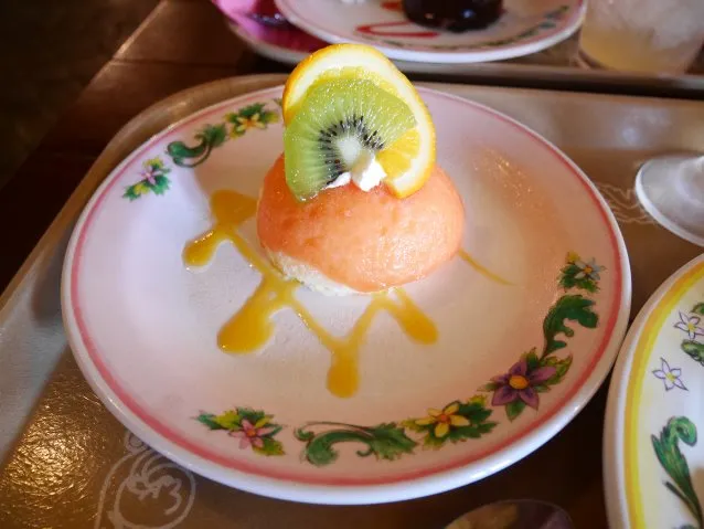 オレンジのムースケーキ（カフェ・ポルトフィーノ）