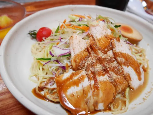 ローストチキンの涼麺（チャイナボイジャー）
