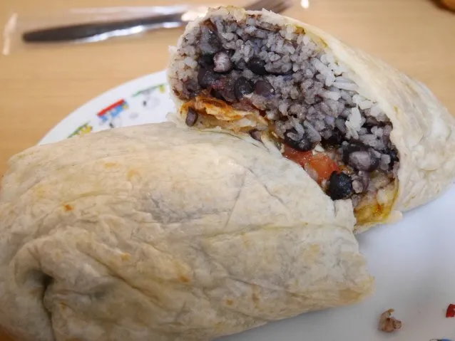 ブリトー 断面（GUZMAN Y GOMEZ）