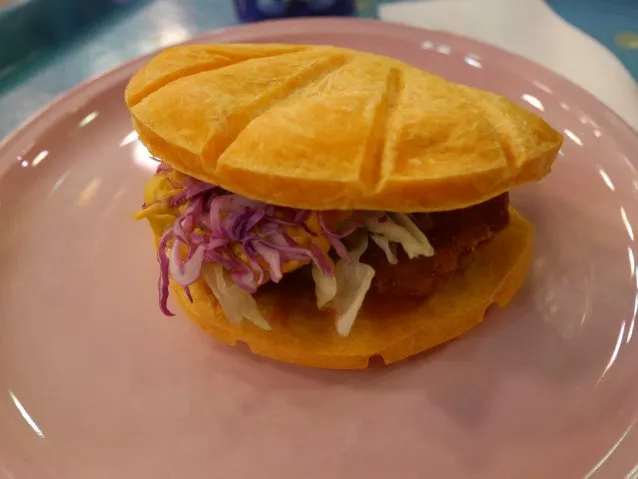 チキンカツ＆パンプキンサラダのBBQソースサンド（セバスチャンのカリプソキッチン）