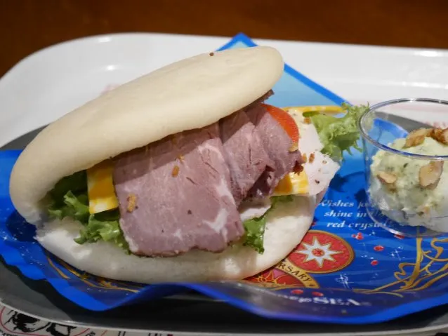 ローストビーフとチキンのハニーマスタードソースサンド（ニューヨーク・デリ）