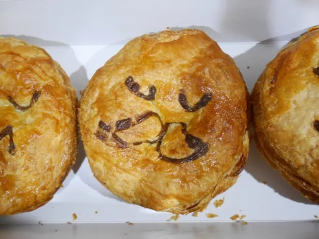 サーモンとチーズのクリームシチュー（Pie face）