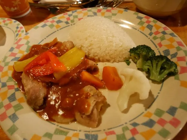 チキンのマッシュルームデミグラスソース、バターライス添え（グランマ・サラのキッチン）