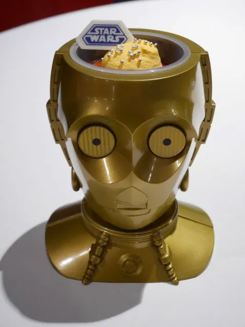 バニラムース＆コーヒーゼリーとC-3POのカップホルダー（トゥモローランド・テラス）