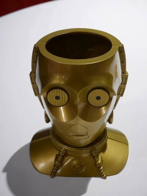 C-3POのカップホルダー（トゥモローランド・テラス）