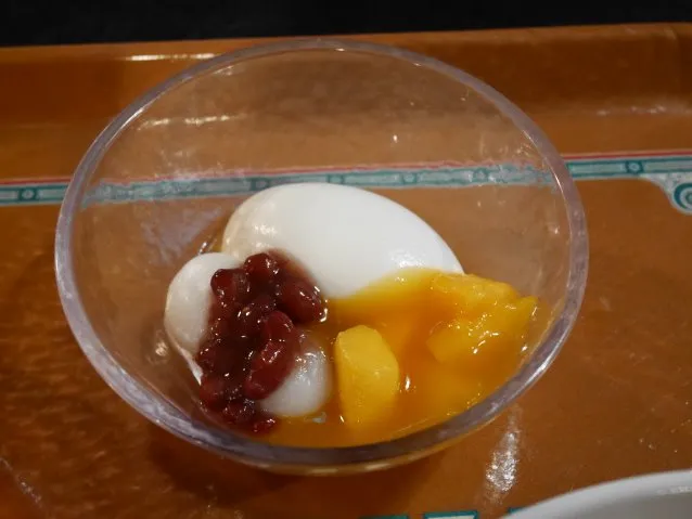 ココナッツプリンと白玉小豆（ヴォルケイニア・レストラン）