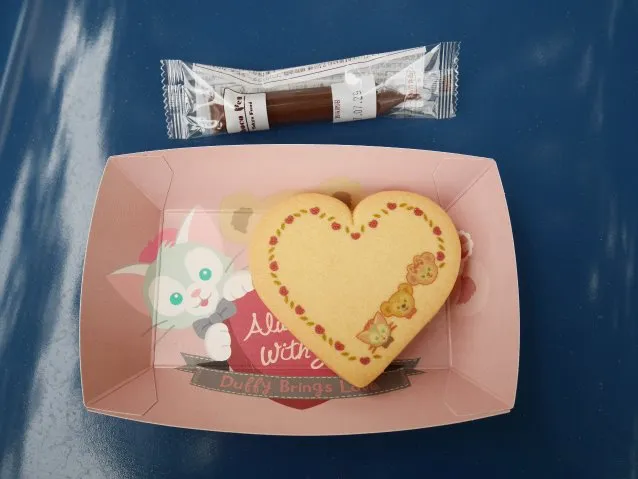 ハートクッキー（ラズベリー＆バニラクリーム）（リバティ・ランディング・ダイナー）