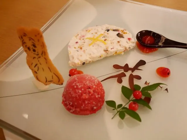 ヌガーグラッセとラズベリーソルベ（花 Hana）