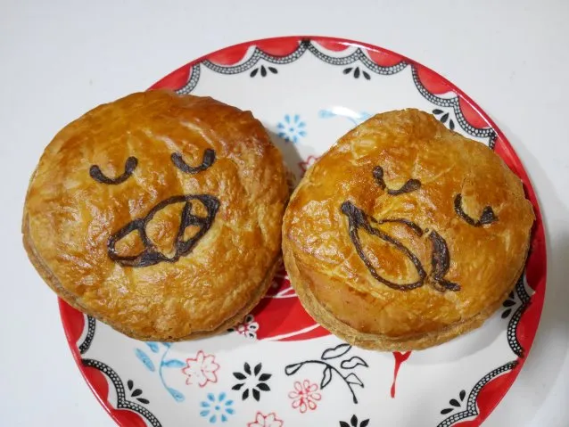 アスパラとチキンのペッパークリームと抹茶マスカルポーネ（Pie face）