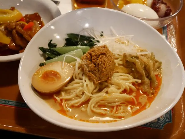 冷やし担担麺（ヴォルケイニア・レストラン）