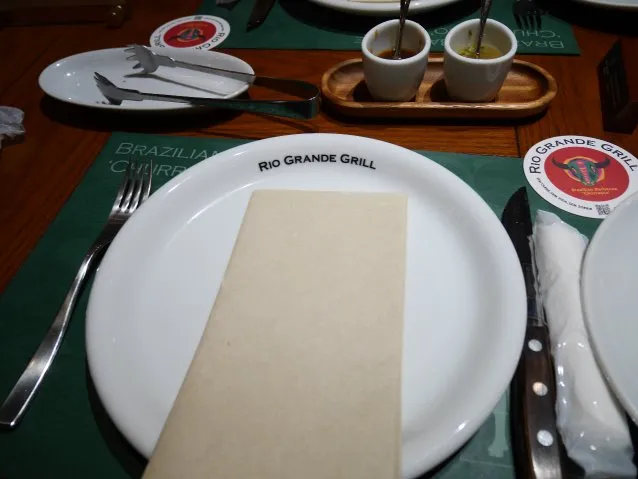 皿とナプキン（RIO GRANDE GRILL）