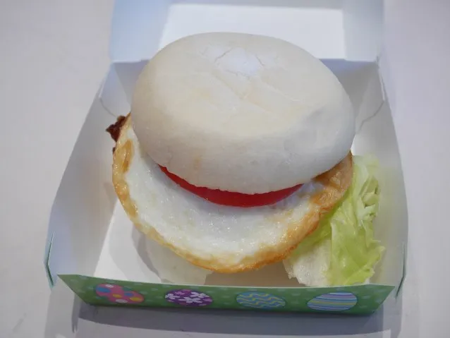エッグ＆チキン竜田揚げサンド（トゥモローランド・テラス）