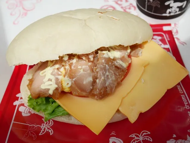 テリヤキチキンとエッグサラダのサンドウィッチ 中身（スウィートハート・カフェ）