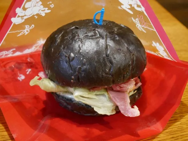 ローストポークとチリコンカンのサンド（マンマ・ビスコッティーズ・ベーカリー）