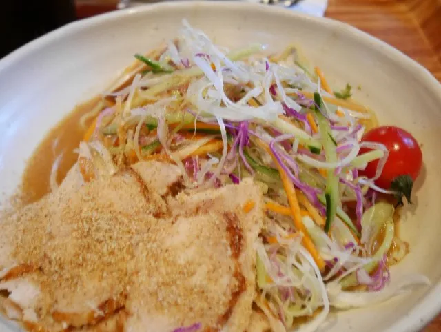 ローストチキンの涼麺（チャイナボイジャー）