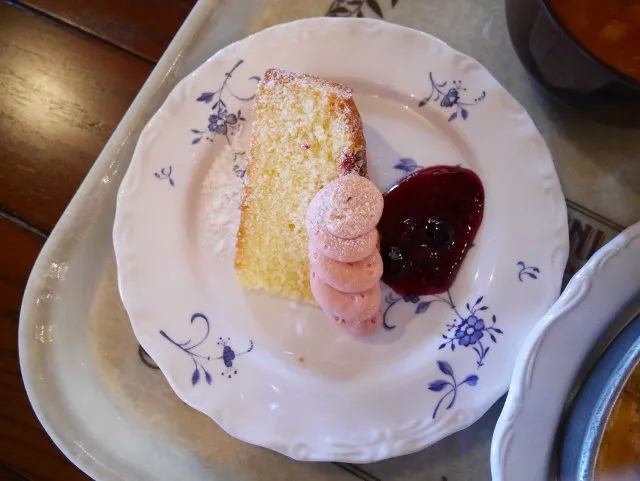 ラズベリーパウンドケーキ（ザンビーニ･ブラザーズ･リストランテ）