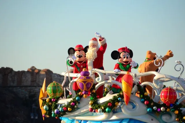 ミッキー、サンタ、ミニー、プルート（パーフェクト・クリスマス）