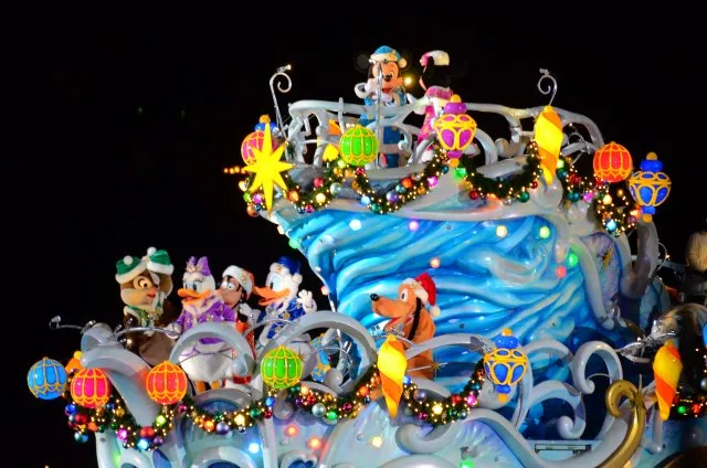 ミッキー、ミニー船（カラー・オブ・クリスマス）
