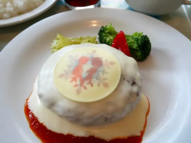 ハンバーグ、チーズクリームソース（プラザパビリオン・レストラン）
