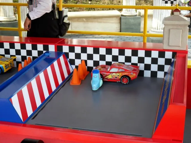 カーズのゲームワゴン（ピクサー・プレイタイム）