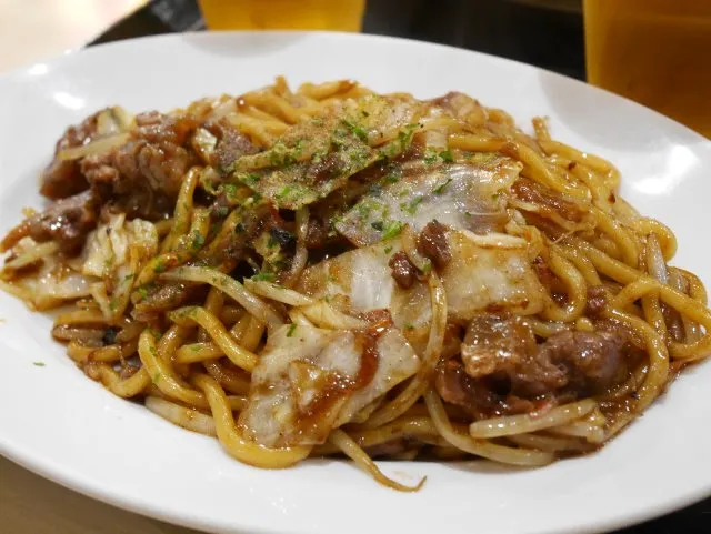 牛すじ焼そば（江戸屋）