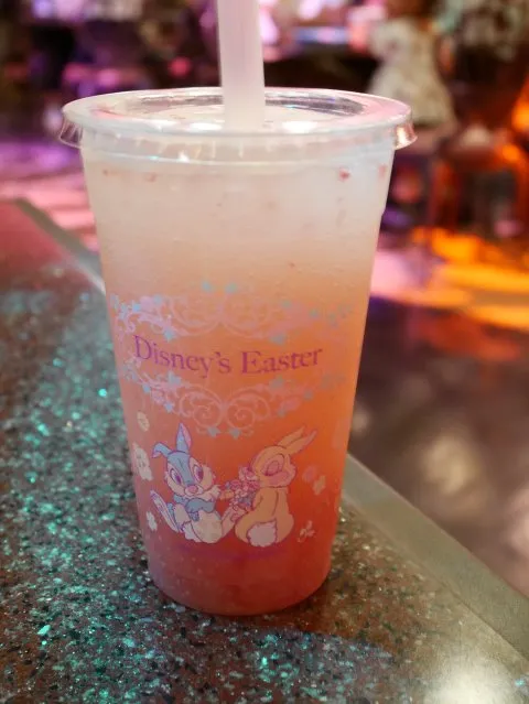 スパークリングソフトドリンク（サワーホワイト、ラズベリーゼリー入り）（セバスチャンのカリプソキッチン）